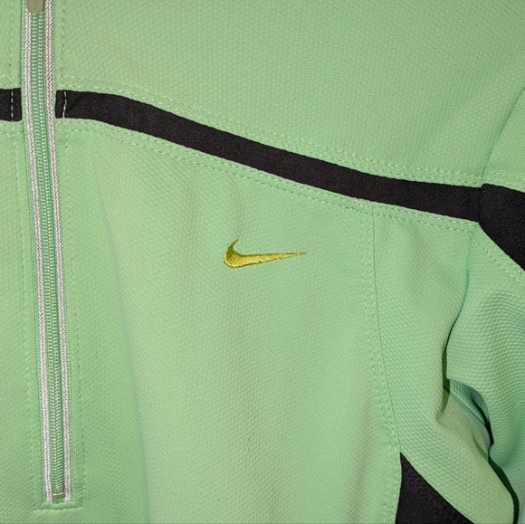 Vintage Nike Women's Sphere Dry Green and Black Zip Pullover - Size Small - Picture 2 of 4